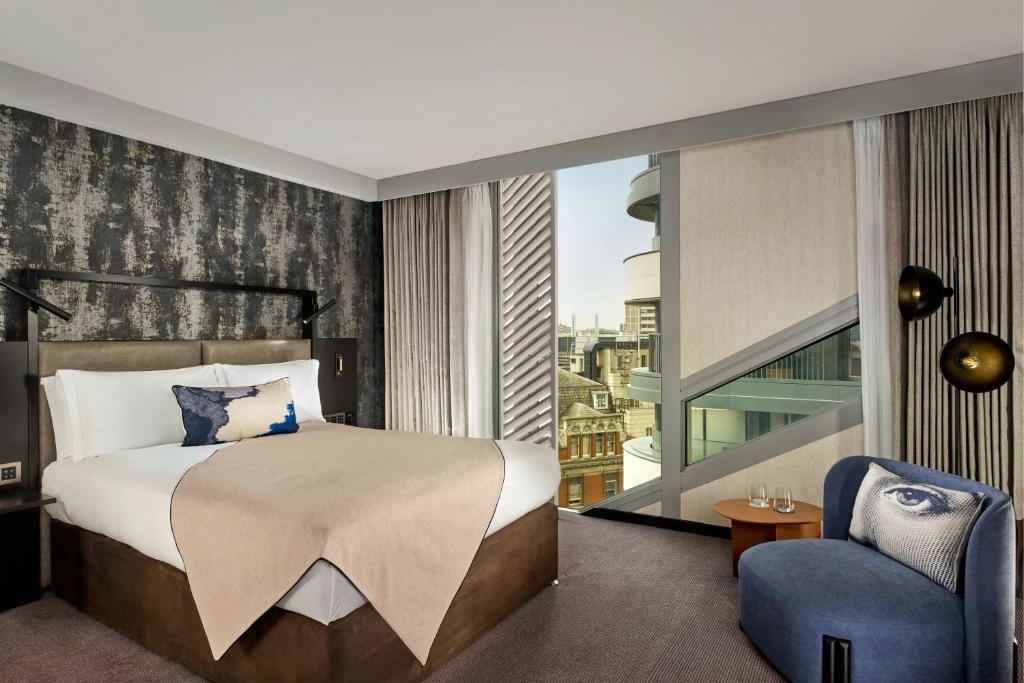 Montcalm East, Autograph Collection room
