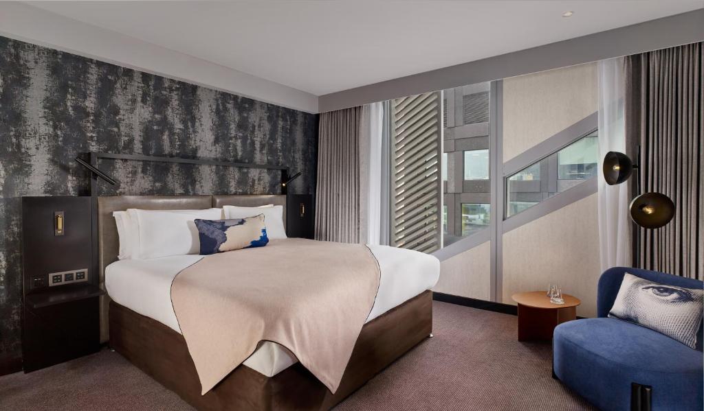 Feeling Superior, Guest room, King, City view