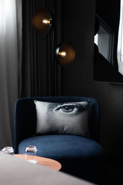 Montcalm East, Autograph Collection room