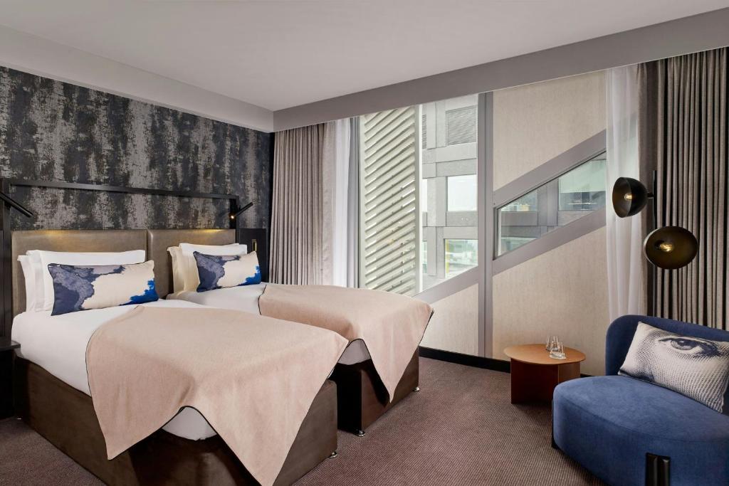 Montcalm East, Autograph Collection room
