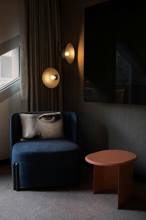 Montcalm East, Autograph Collection room