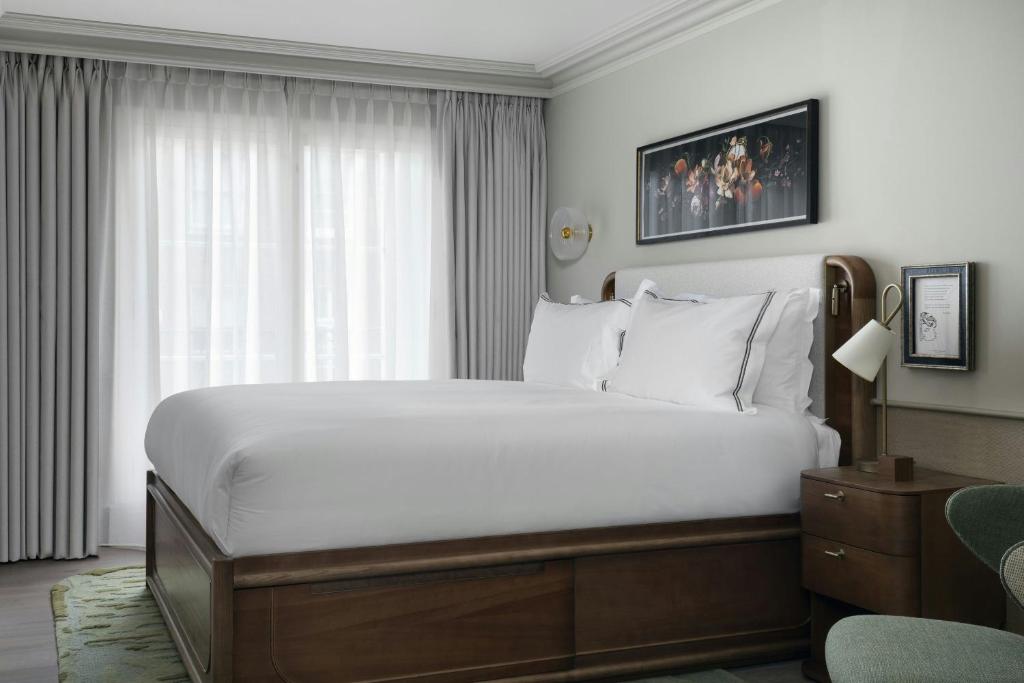 Marquis King Suite