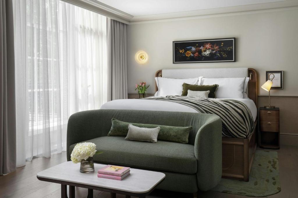 Montagu King Suite with Sofa Bed