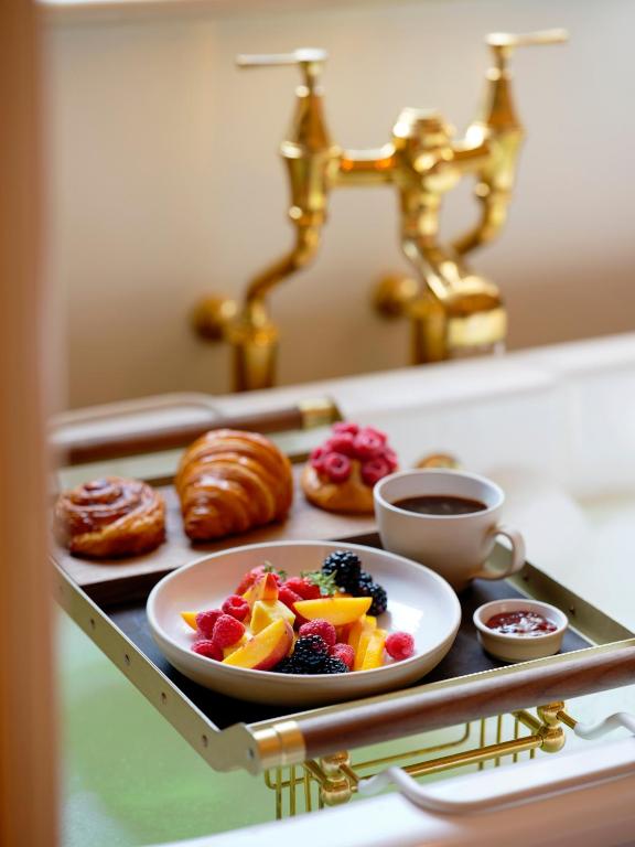 NoMad London room