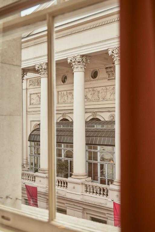 NoMad London room