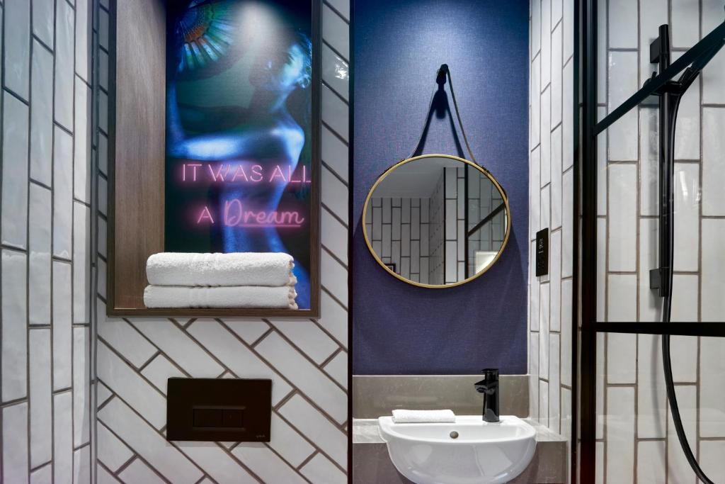 NYX Hotel London Holborn by Leonardo Hotels room