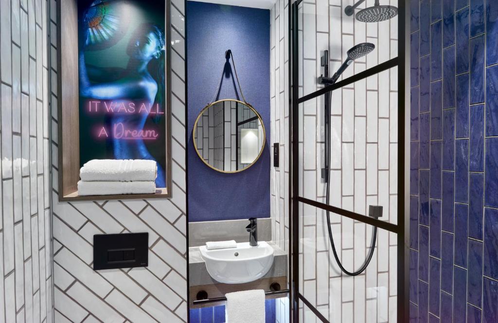 NYX Hotel London Holborn by Leonardo Hotels room