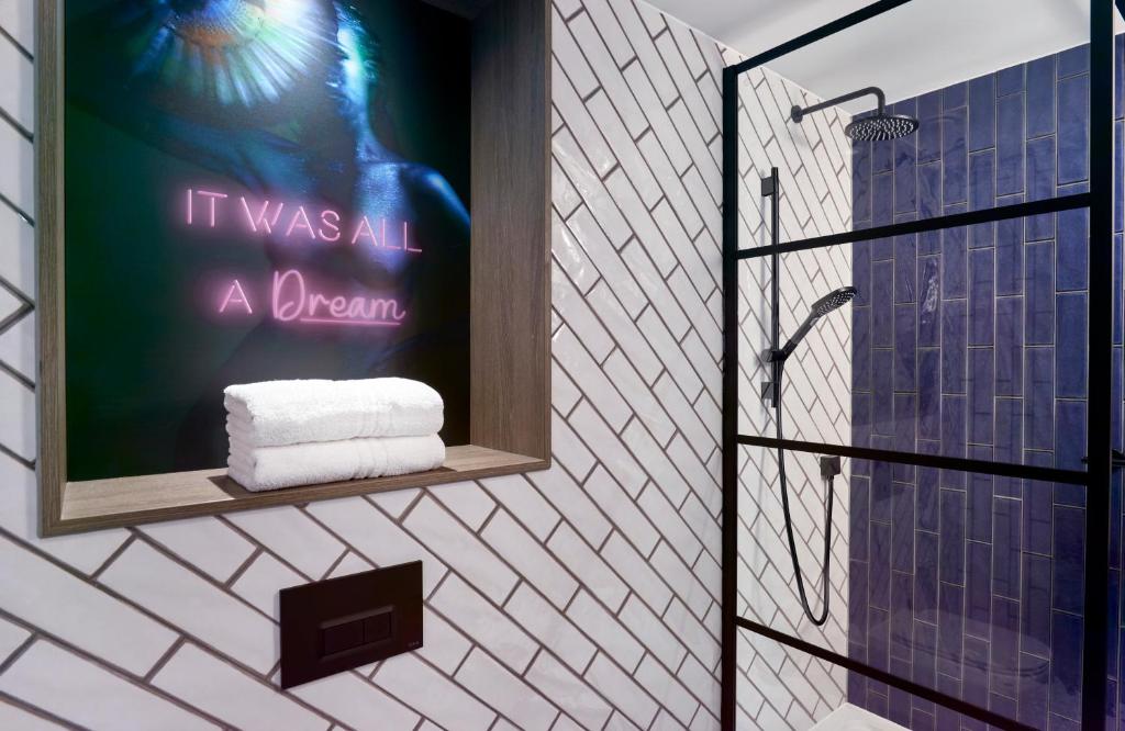 NYX Hotel London Holborn by Leonardo Hotels room