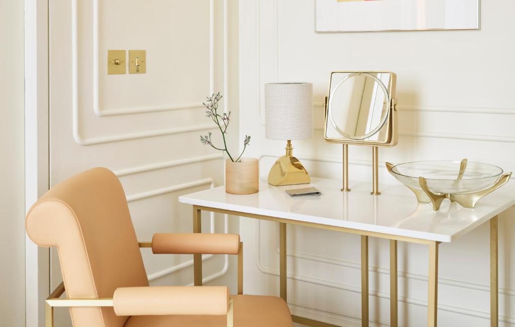 One Aldwych room