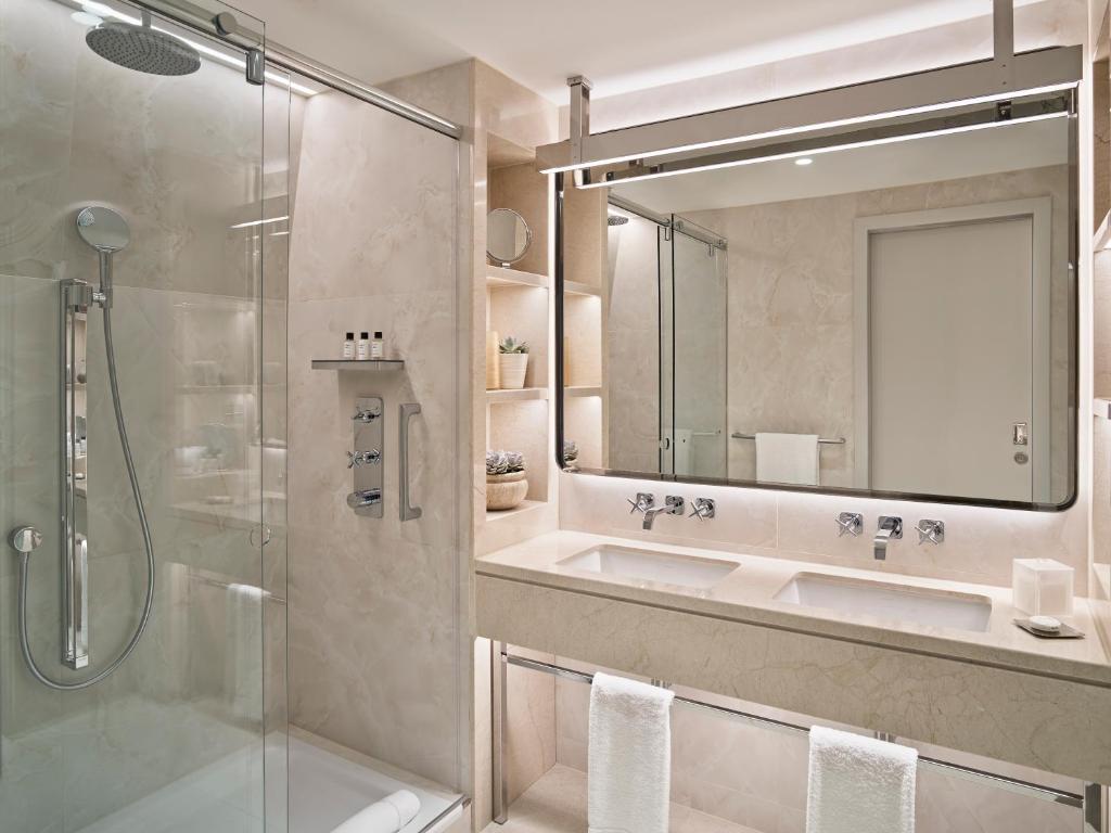 One Aldwych room