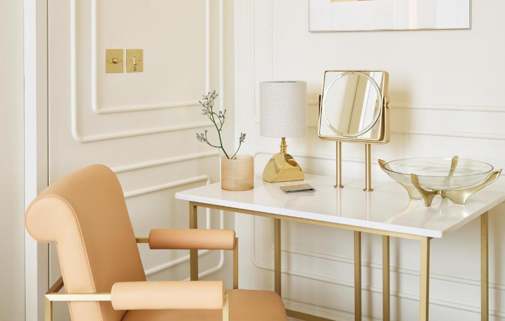 One Aldwych room