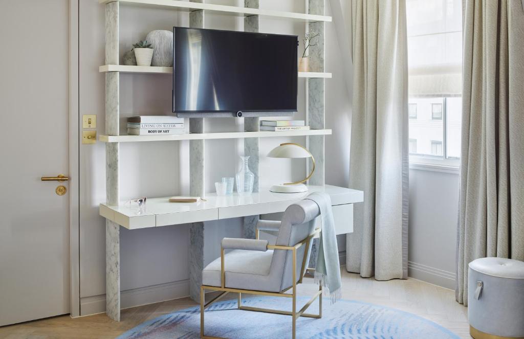 One Aldwych room