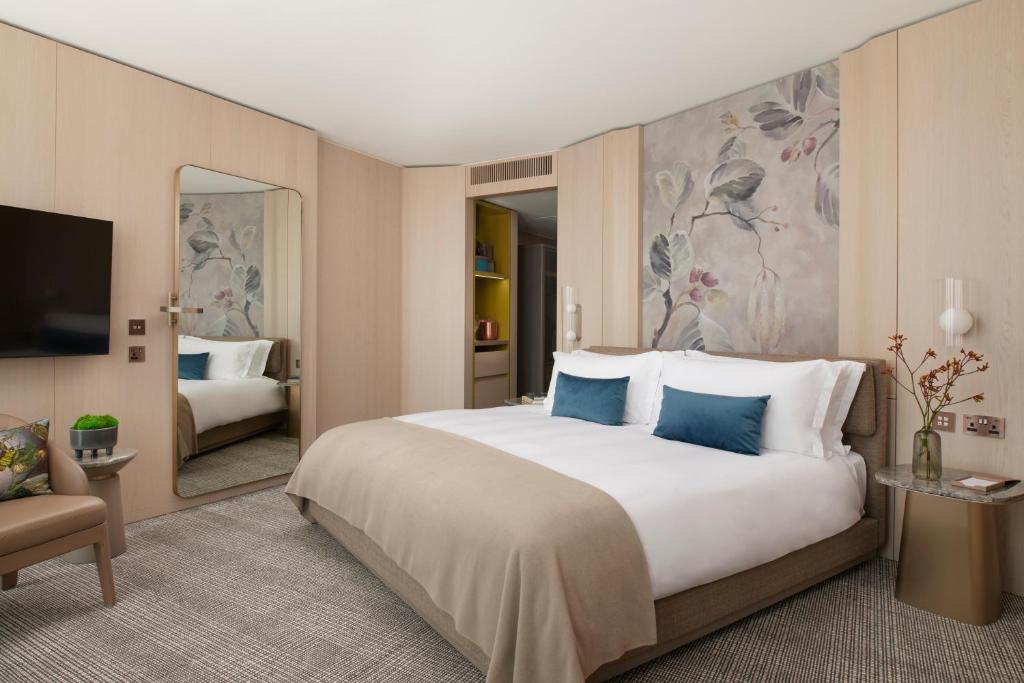 Pan Pacific London room
