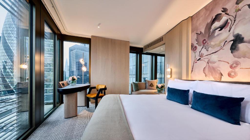 Pan Pacific London room