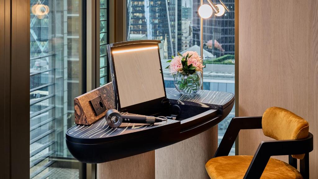 Pan Pacific London room