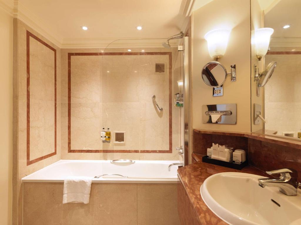 Radisson Blu Hotel, London Leicester Square room
