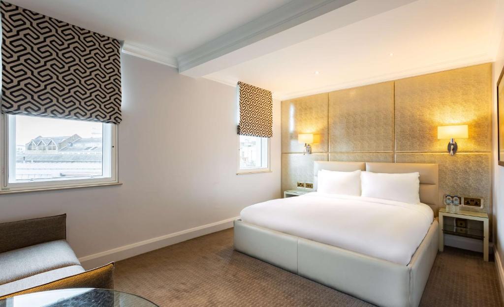Radisson Blu Hotel, London Mercer Street room