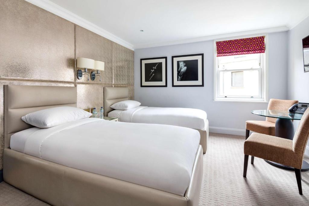 Radisson Blu Hotel, London Mercer Street room