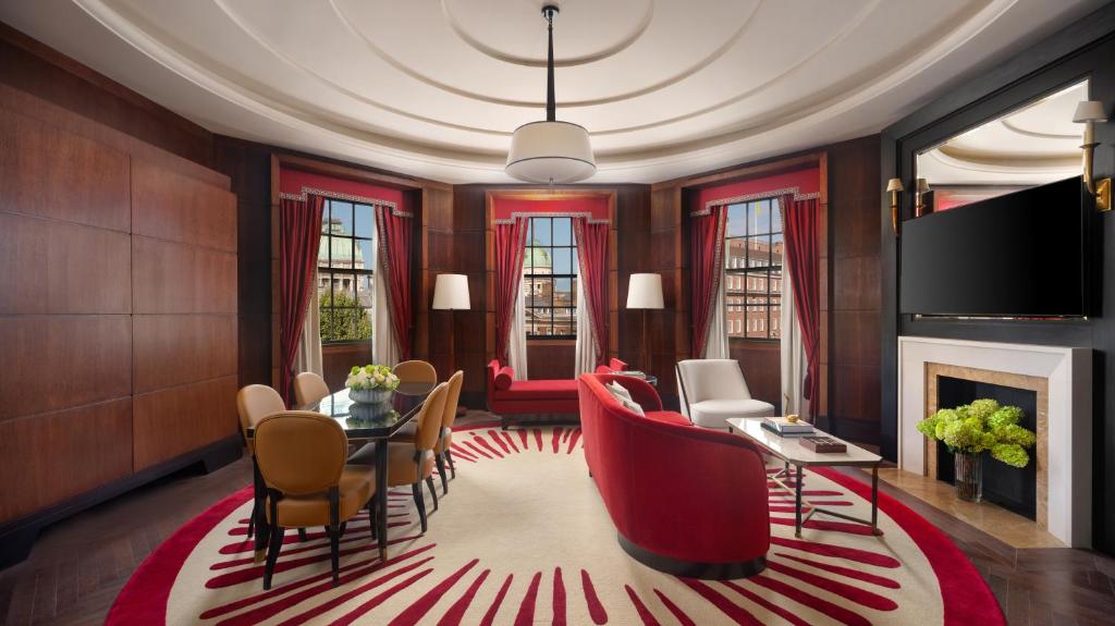 Corner Suite
