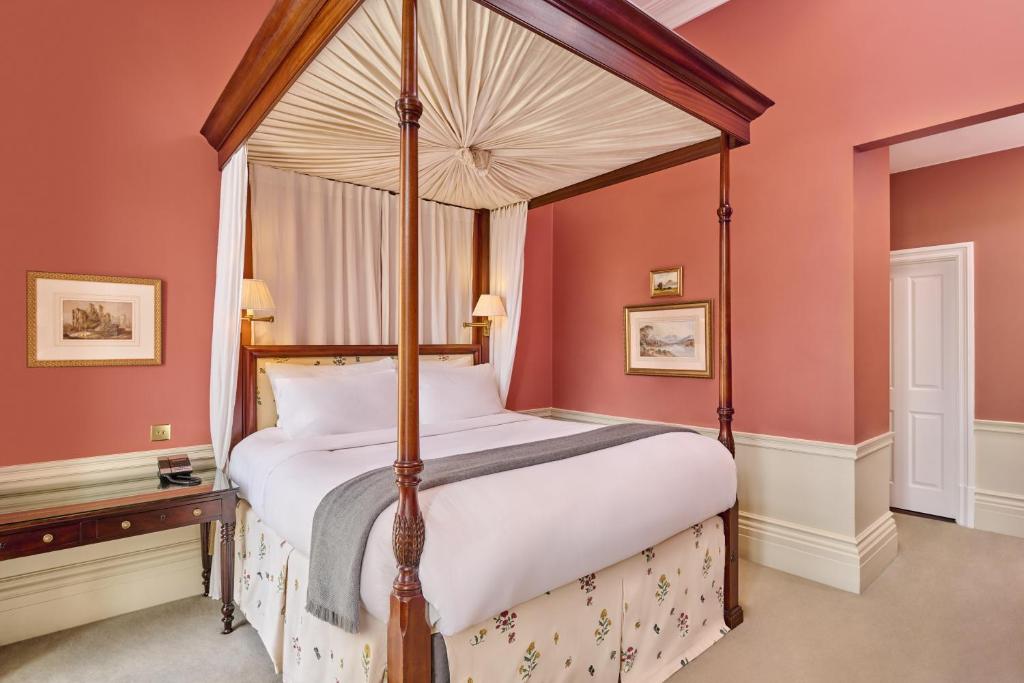 Roseate House London room