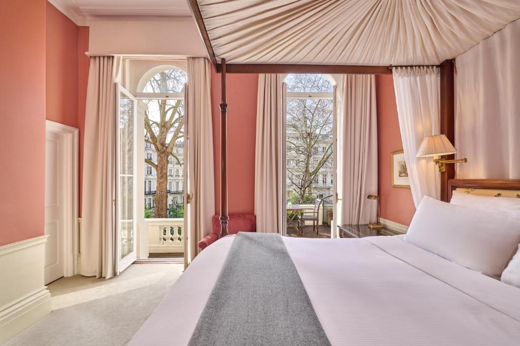Roseate House London room