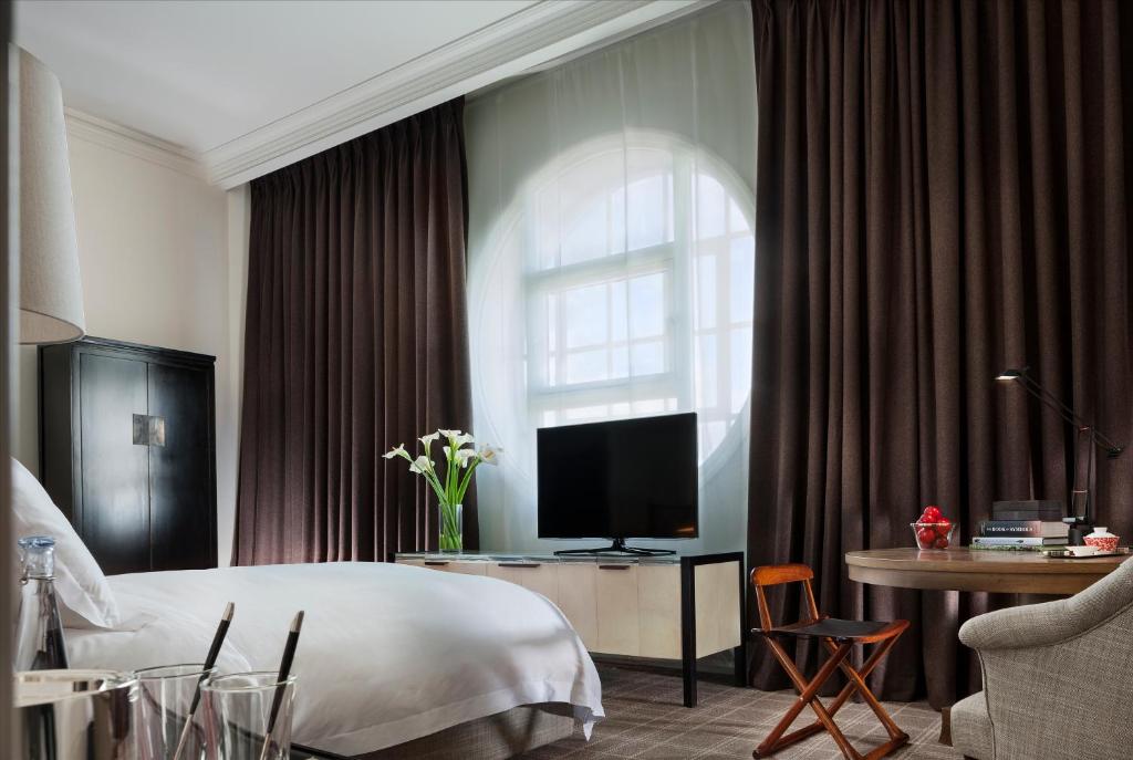 Rosewood London room