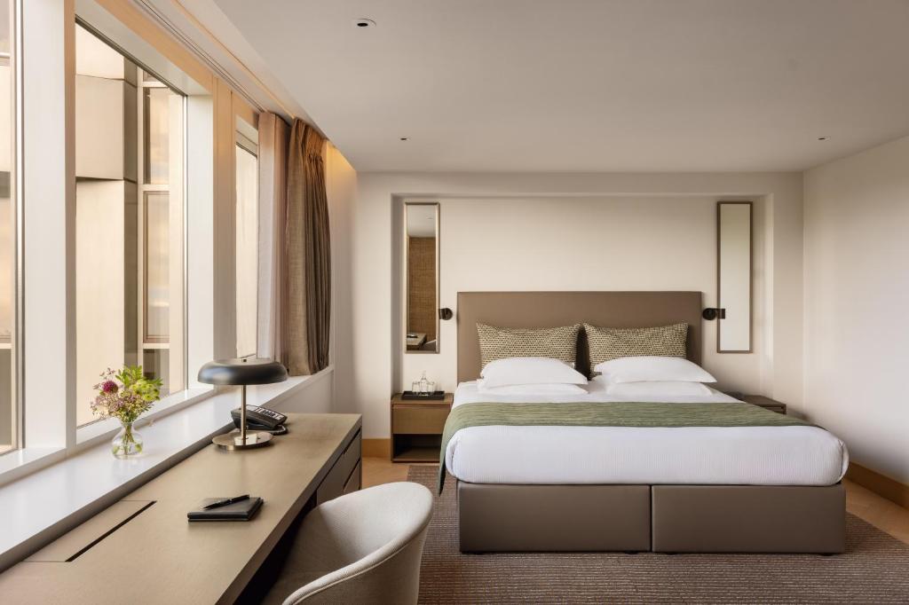 Royal Garden Hotel room
