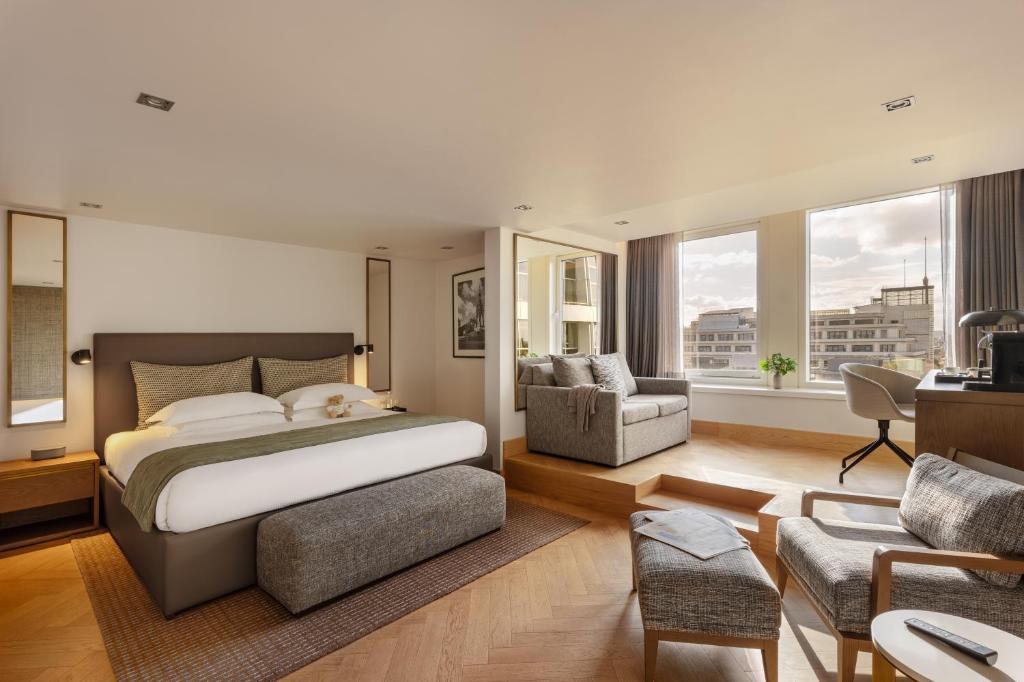 Royal Garden Hotel room