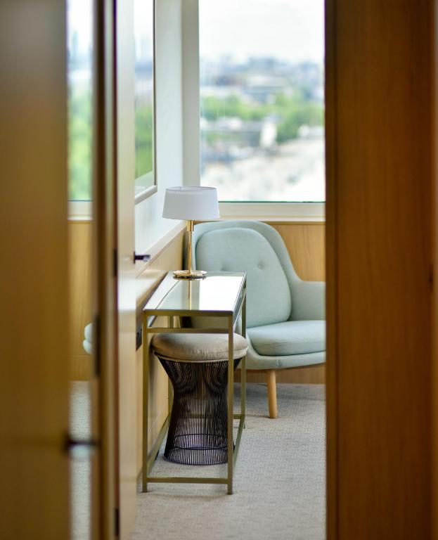 Royal Lancaster London room
