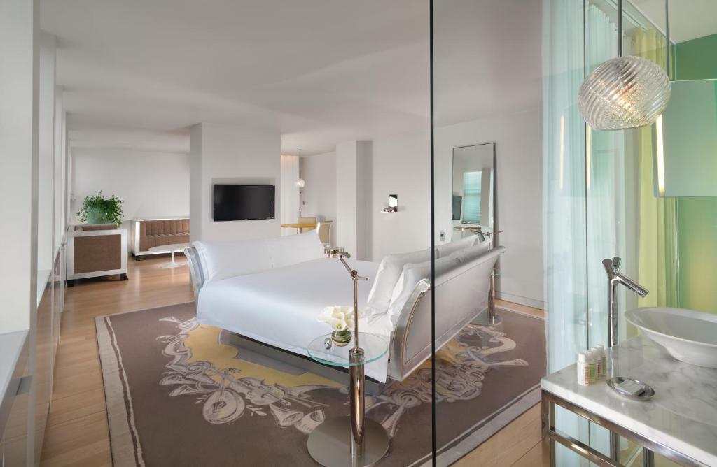 Sanderson London room
