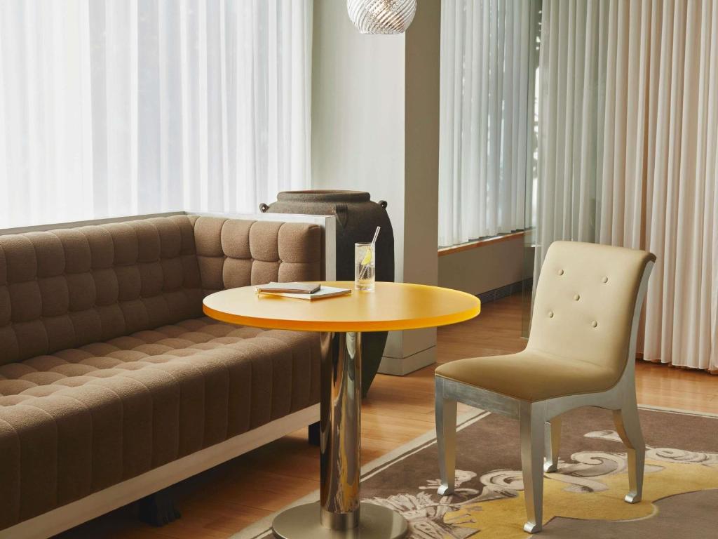 Sanderson London room