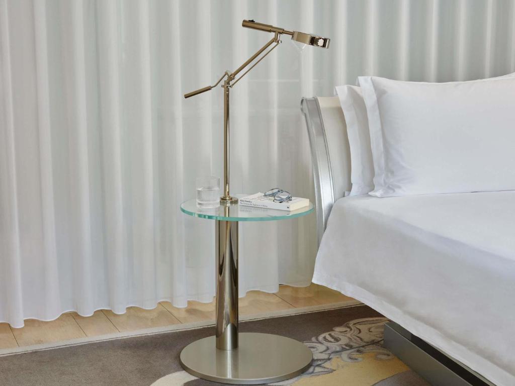Sanderson London room