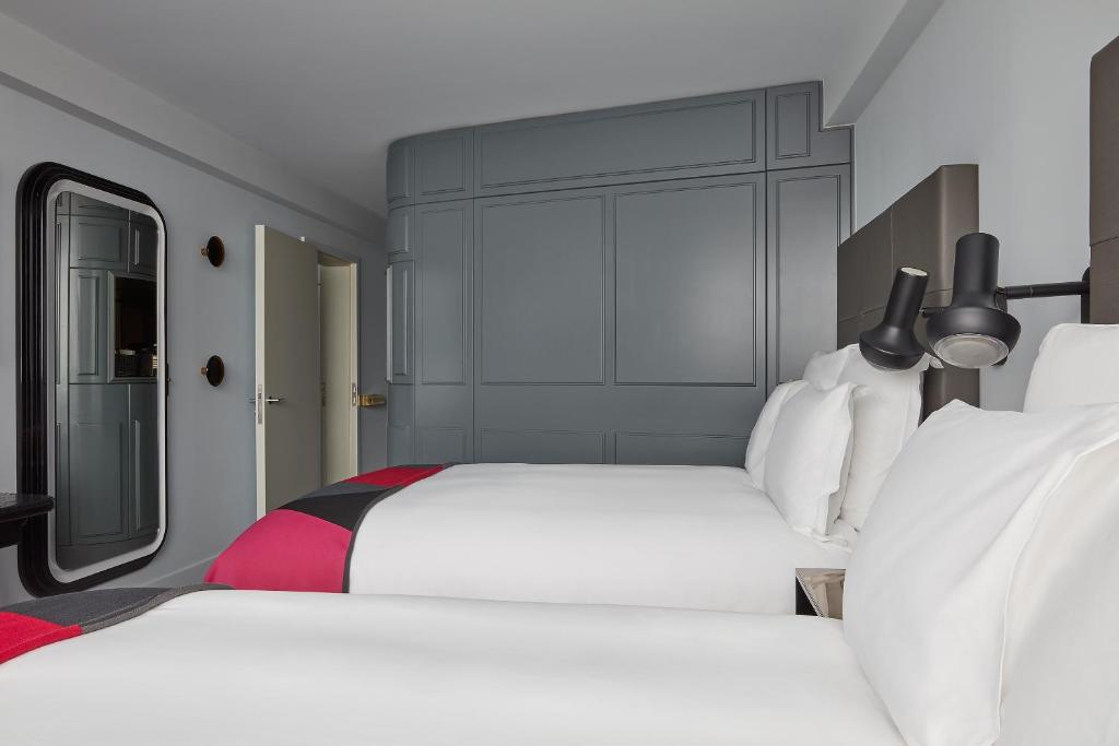 Sea Containers London room
