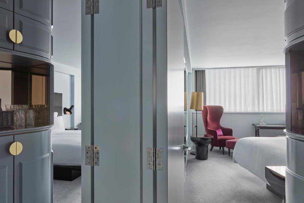 Sea Containers London room