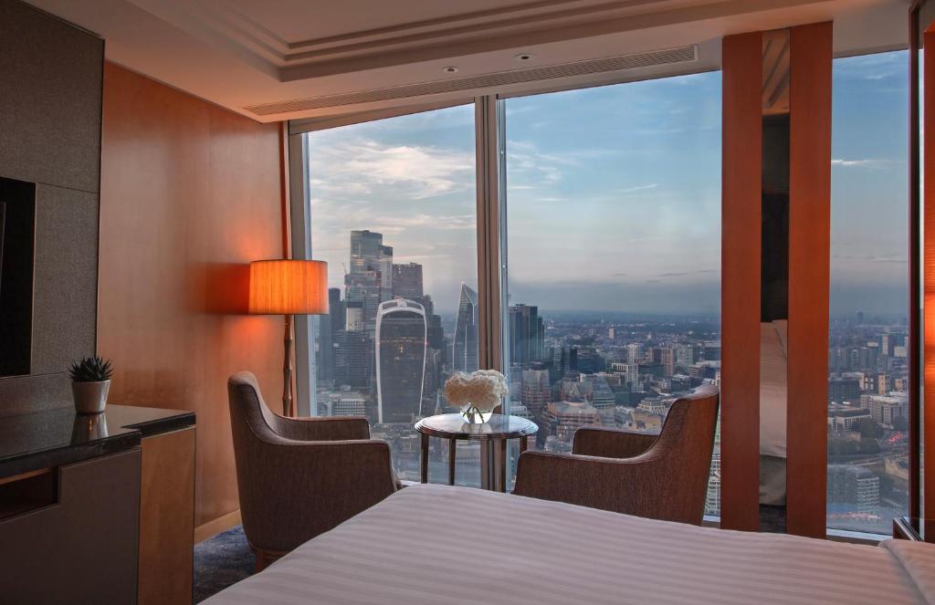 Deluxe King Room with City View