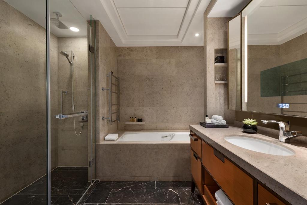 Shangri-La The Shard, London room