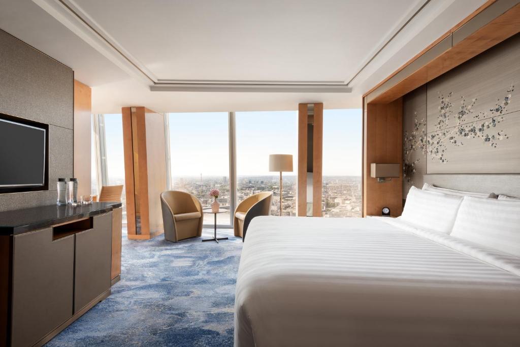Premier King Room with City View