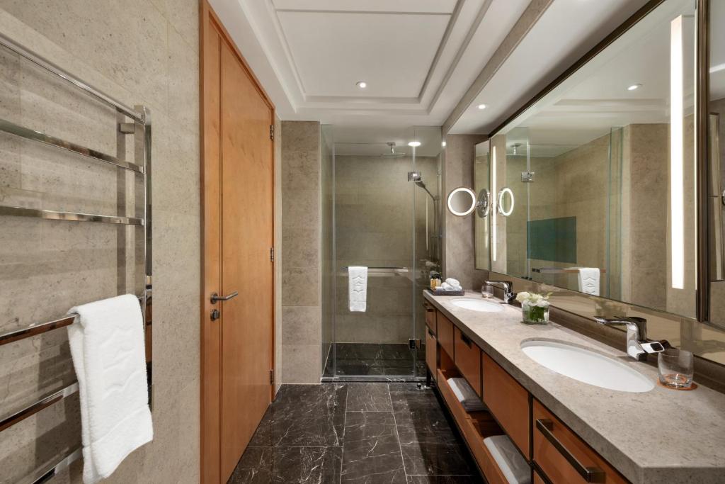 Shangri-La The Shard, London room
