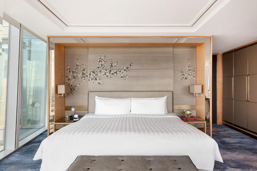 Shangri-La The Shard, London room