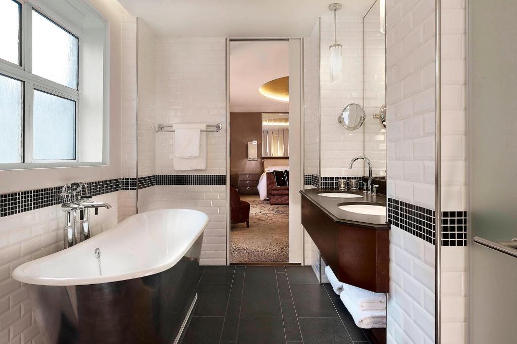 Sheraton Grand London Park Lane room