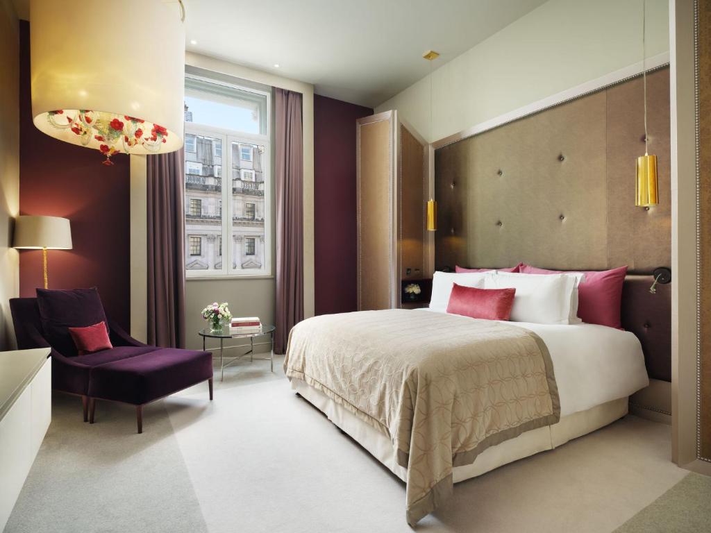 Sofitel London St James room