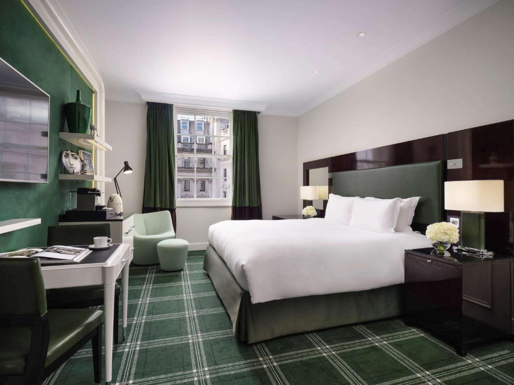 Sofitel London St James room