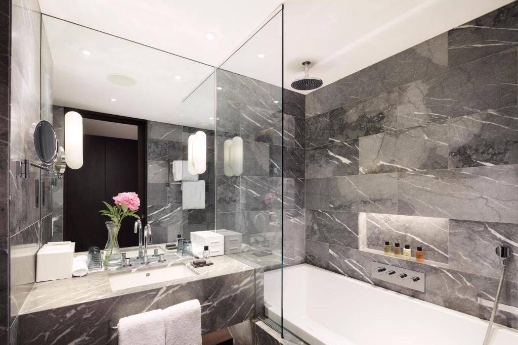 South Place Hotel room