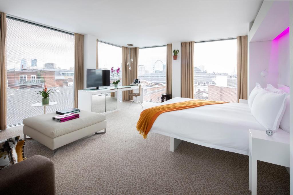 St Martins Lane London room