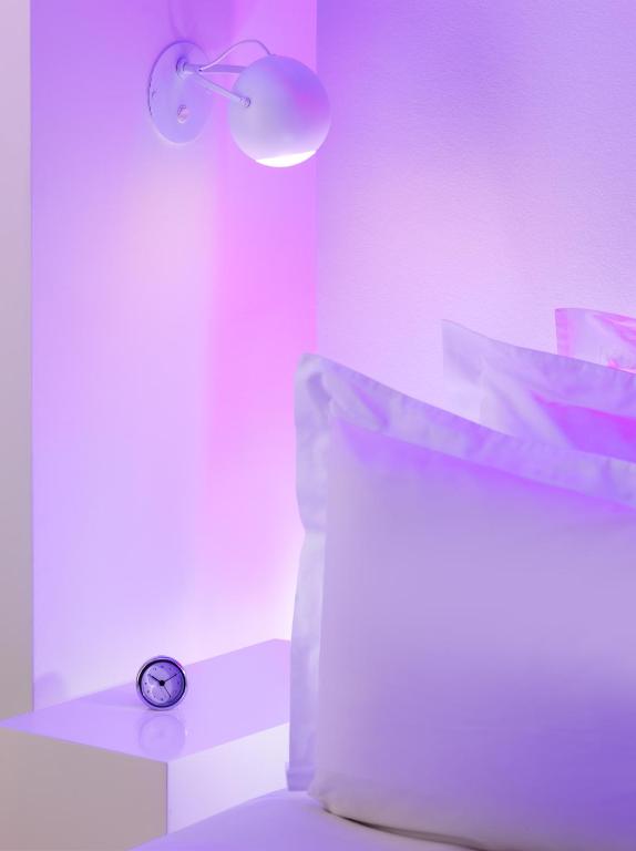 St Martins Lane London room