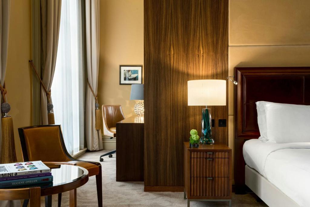 St Pancras London, Autograph Collection room