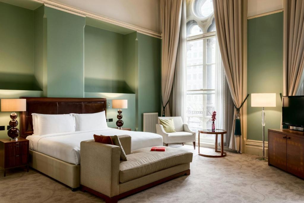 Grand Junior Suite with One King Bed