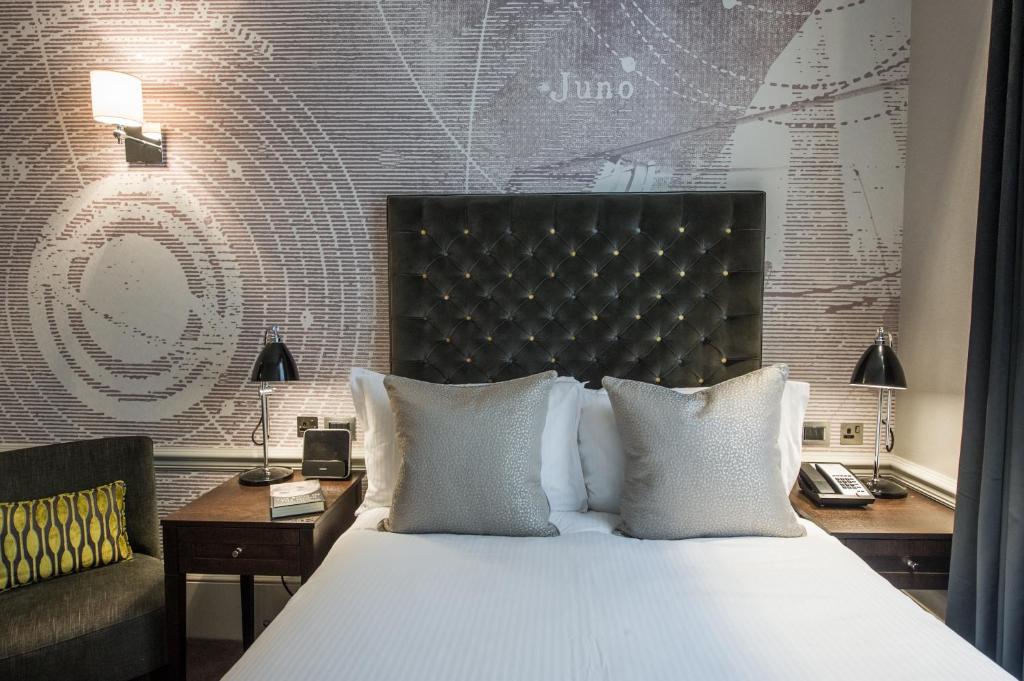 The Ampersand Hotel room