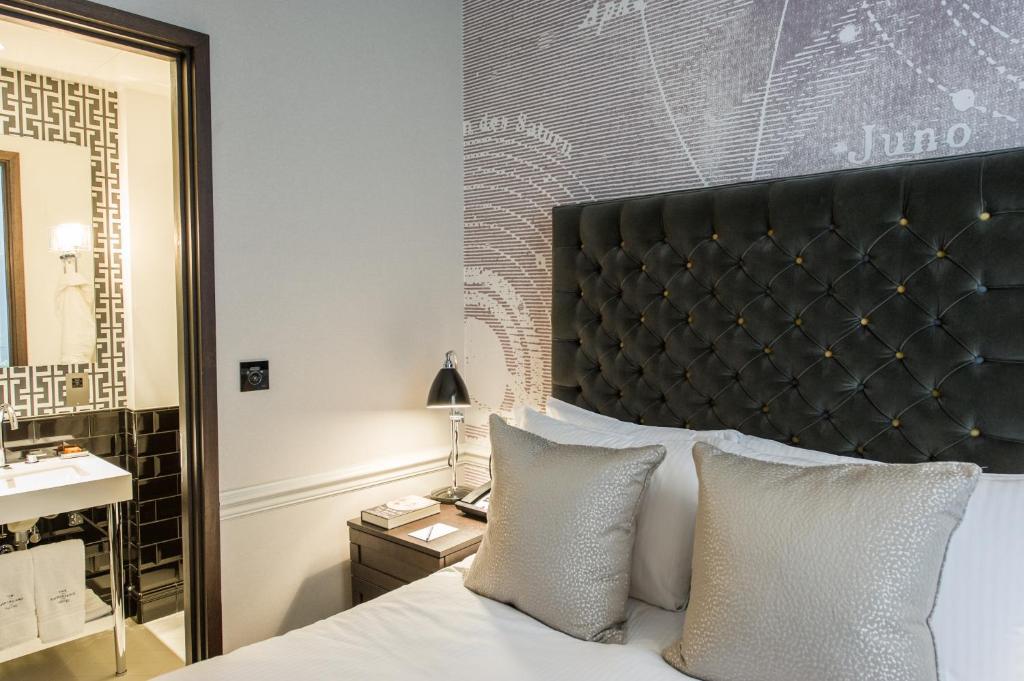 The Ampersand Hotel room