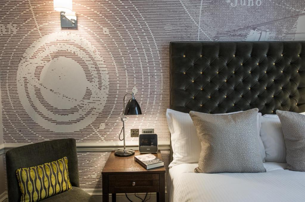The Ampersand Hotel room